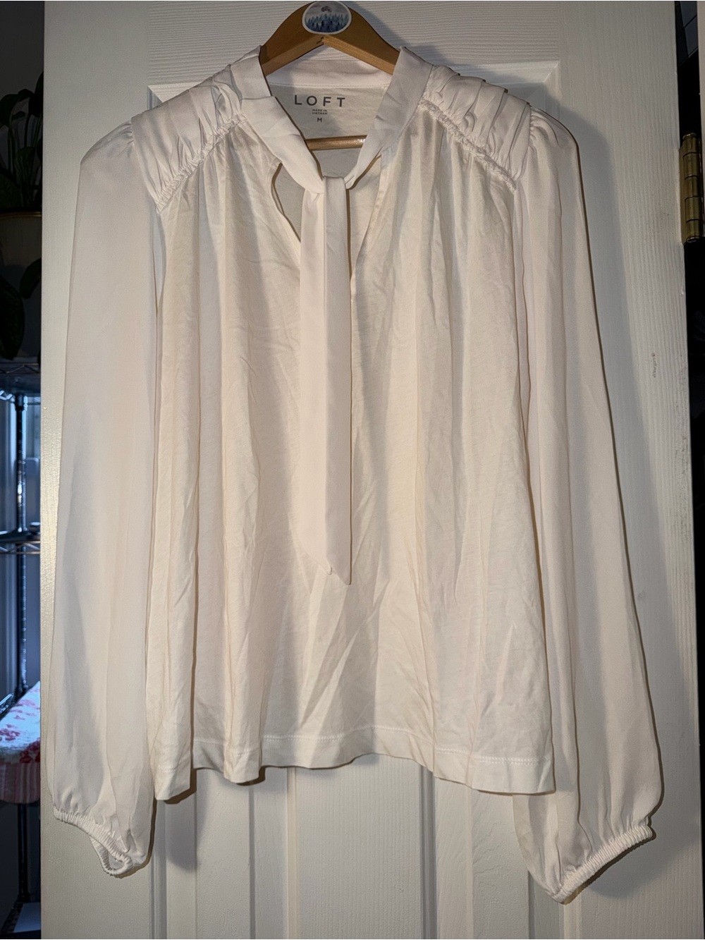 LOFT Ivory Tie Neck Blouse Balloon Sleeve Ruched Shoulder Romantic Top M